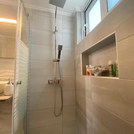 Apartament Messeiad
